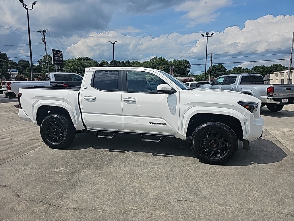 2024 Toyota Tacoma SR5 photo 2