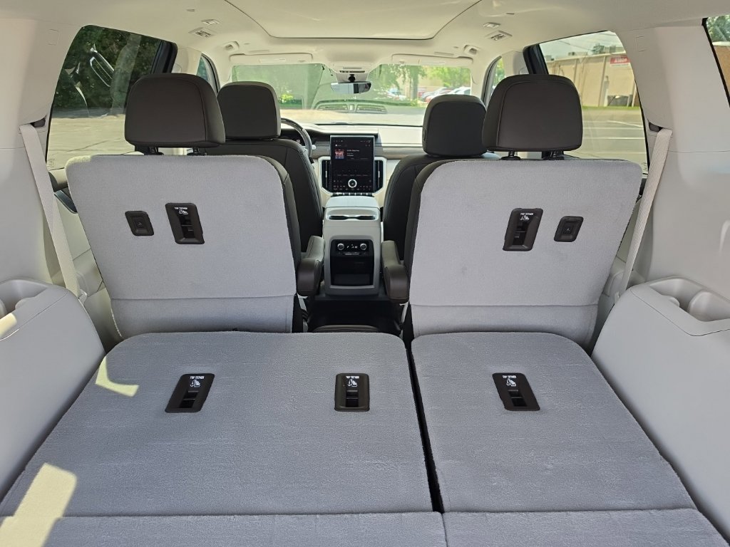2024 GMC Acadia Denali - Photo 17