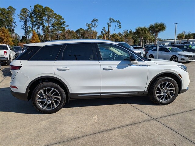 2022 Lincoln Corsair Standard photo 3