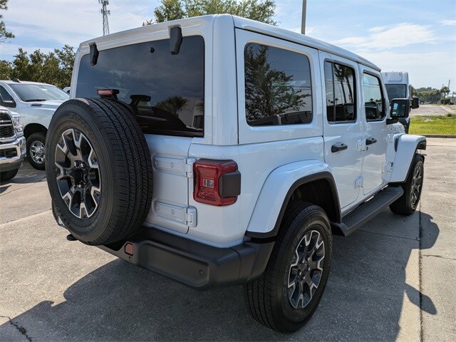 2025 Jeep Wrangler Sahara photo 3
