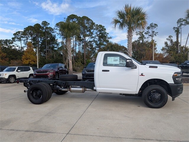 2026 Ram 3500 Tradesman photo 2