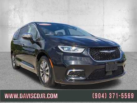 2023 Chrysler Pacifica Limited Minivan/Van