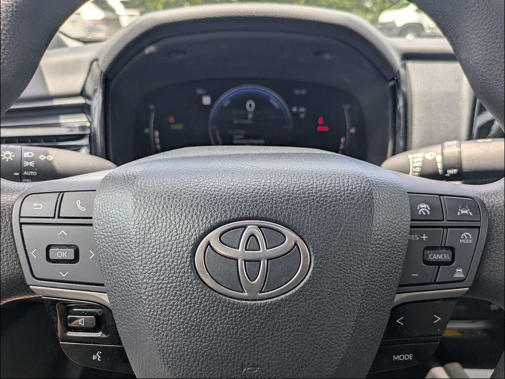 2025 Toyota Camry LE - Photo 28