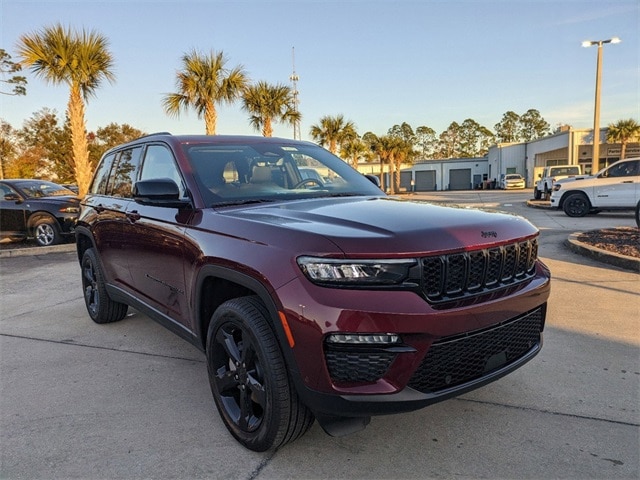 2025 Jeep Grand Cherokee Limited photo 2