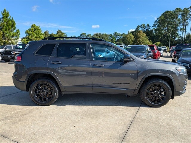2023 Jeep Cherokee Altitude photo 2