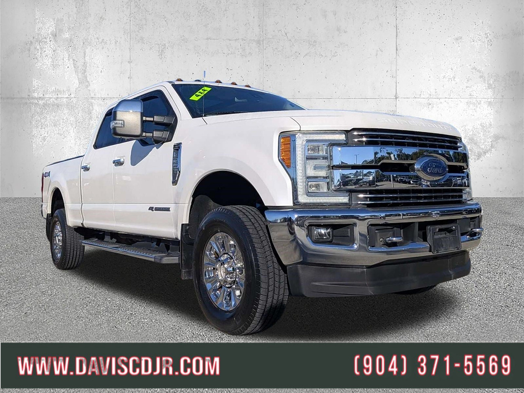 2017 Ford Super Duty F-250 SRW Lariat Truck