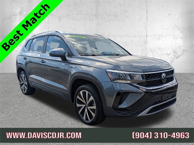 2024 Volkswagen Taos SE's photo