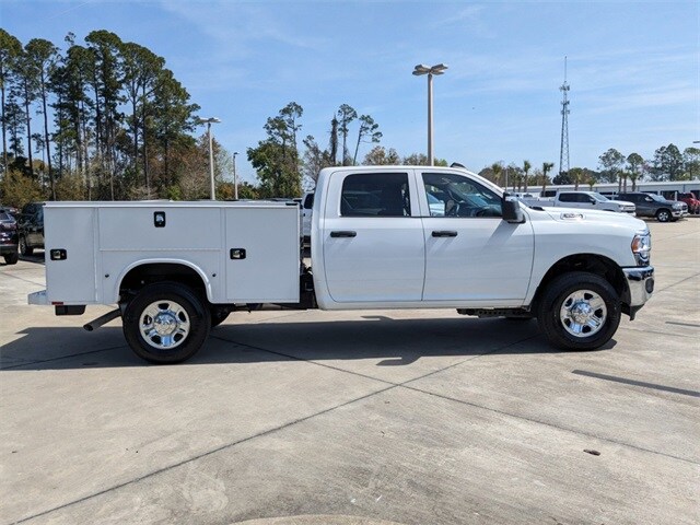 2024 Ram 3500 Tradesman photo 3