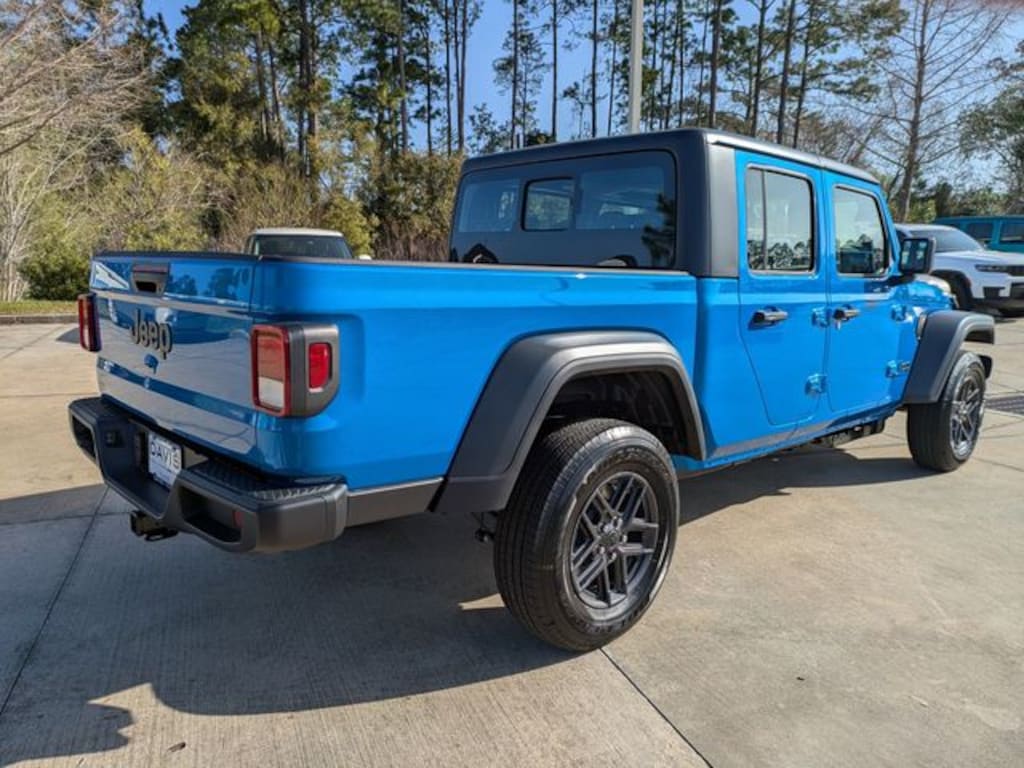 New 2026 Jeep Gladiator Sport Pickup
