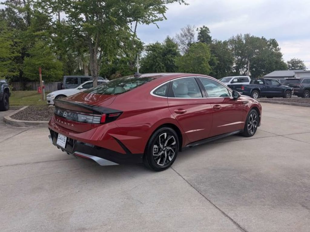 Used 2024 Hyundai Sonata SEL Sedan