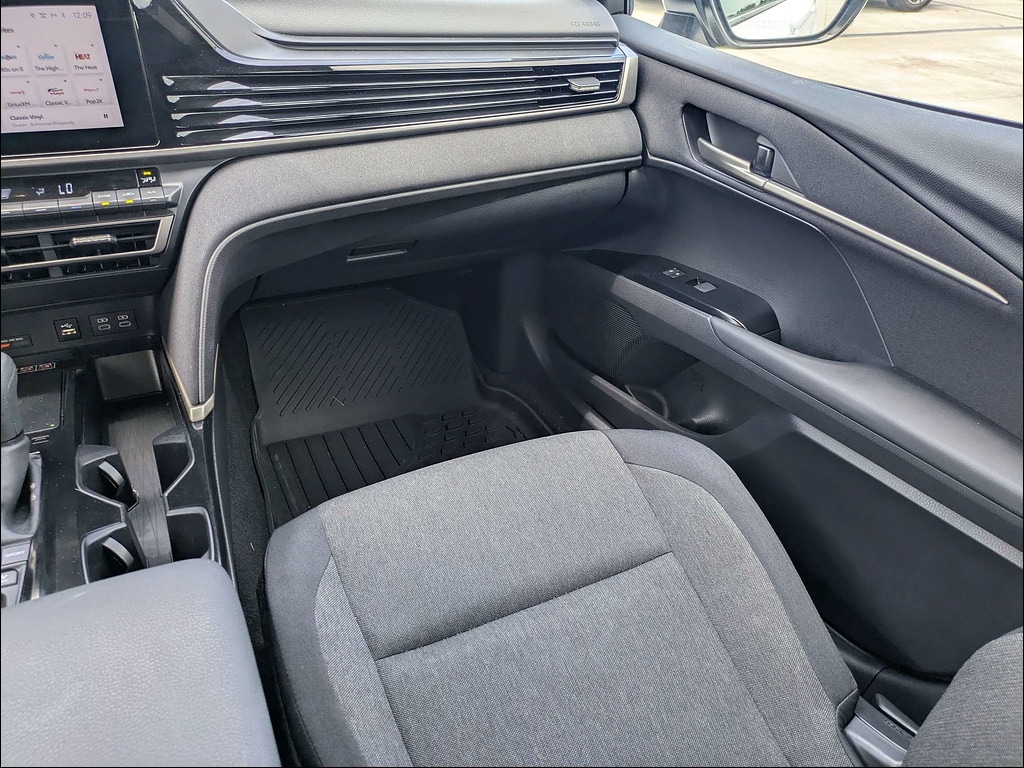 2025 Toyota Camry LE - Photo 16