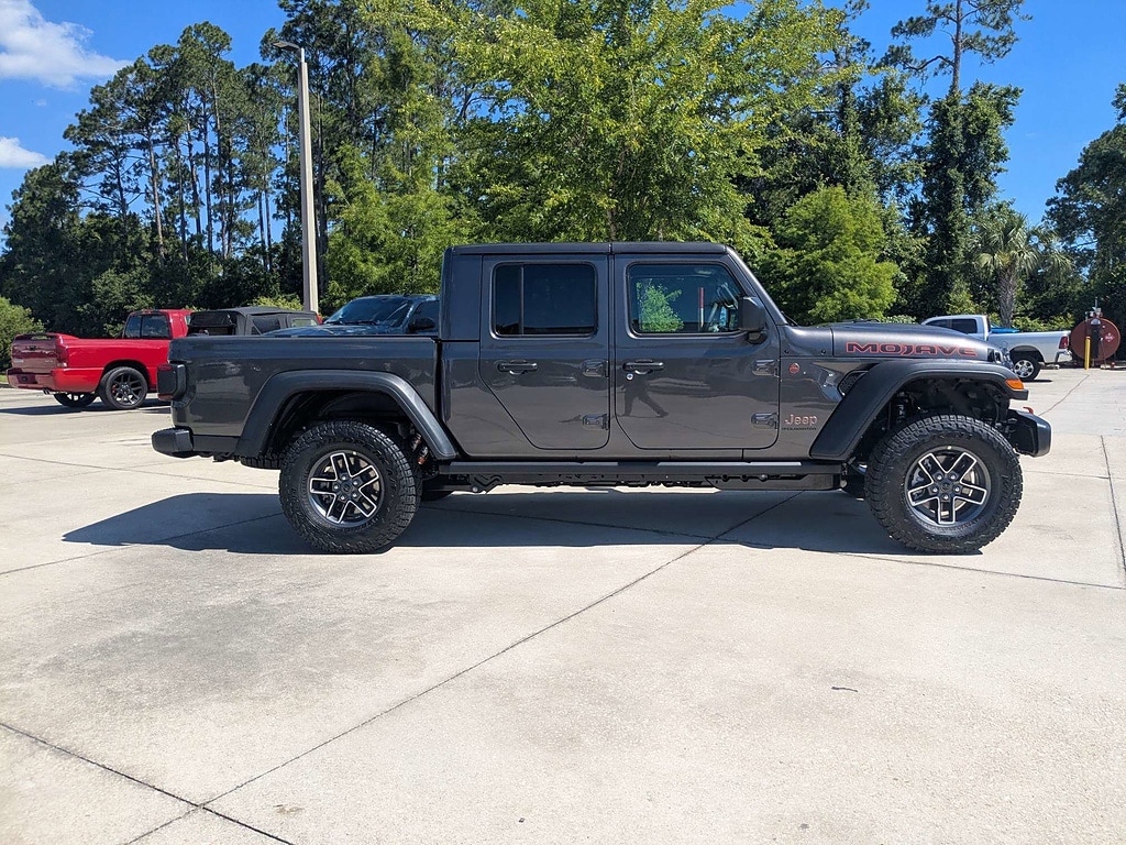 New 2026 Jeep Gladiator Mojave 4x4 Pickup
