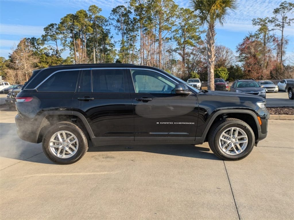 New 2025 Jeep Grand Cherokee Laredo Sport Utility