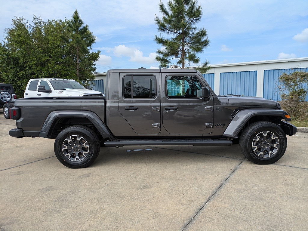 New 2026 Jeep Gladiator Sahara 4x4 Pickup