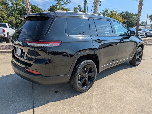 2025 Jeep Grand Cherokee Limited photo 2
