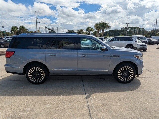2019 Lincoln Navigator Black Label photo 2
