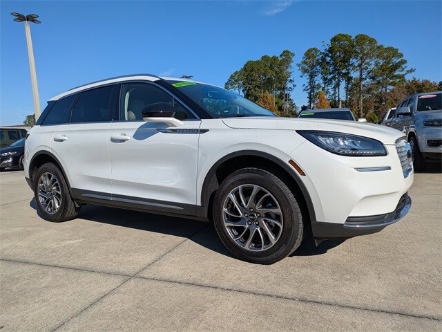 2022 Lincoln Corsair Standard photo 2