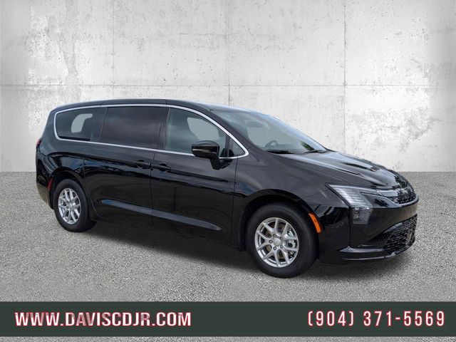 2027 Chrysler Pacifica Select's photo