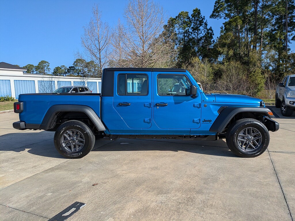 New 2026 Jeep Gladiator Sport 4x4 Pickup