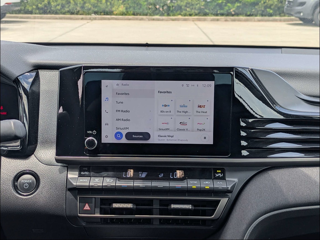 2025 Toyota Camry LE - Photo 17