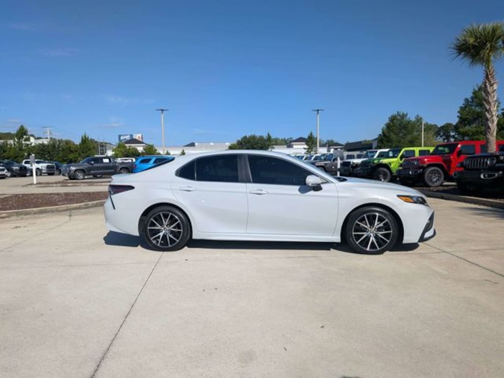 Used 2023 Toyota Camry SE Sedan