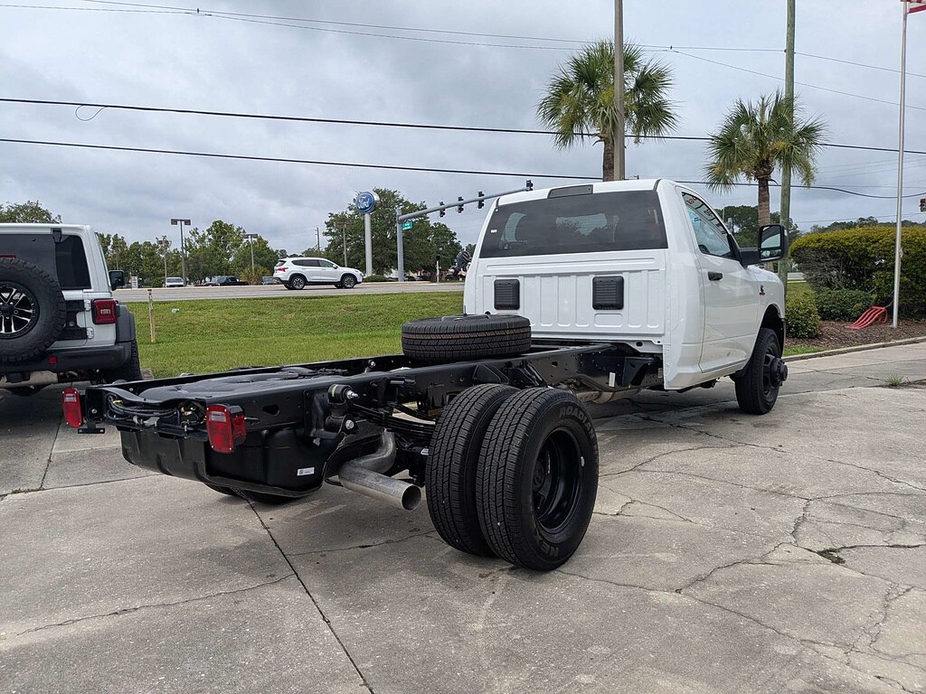New 2026 Ram 3500 Chassis Cab Tradesman/Big Horn Pickup