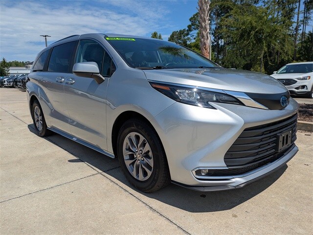 Used 2024 Toyota Sienna XLE with VIN 5TDYRKEC0RS189119 for sale in Yulee, FL