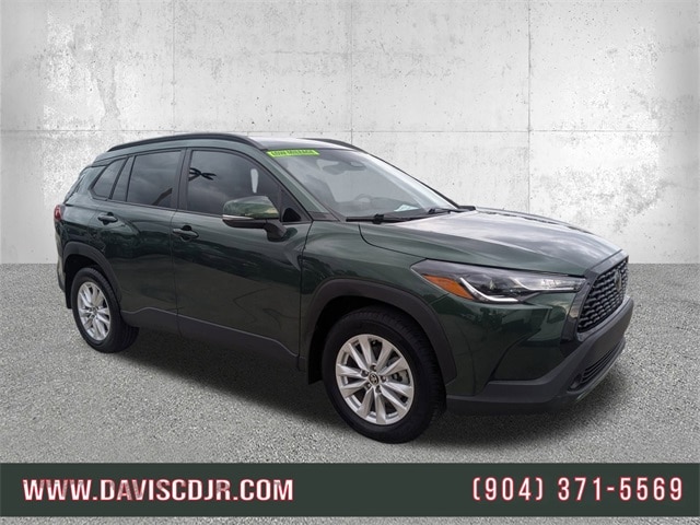 2024 Toyota Corolla Cross LE's photo