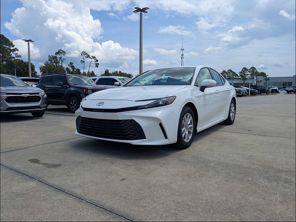 2025 Toyota Camry LE - Photo 7