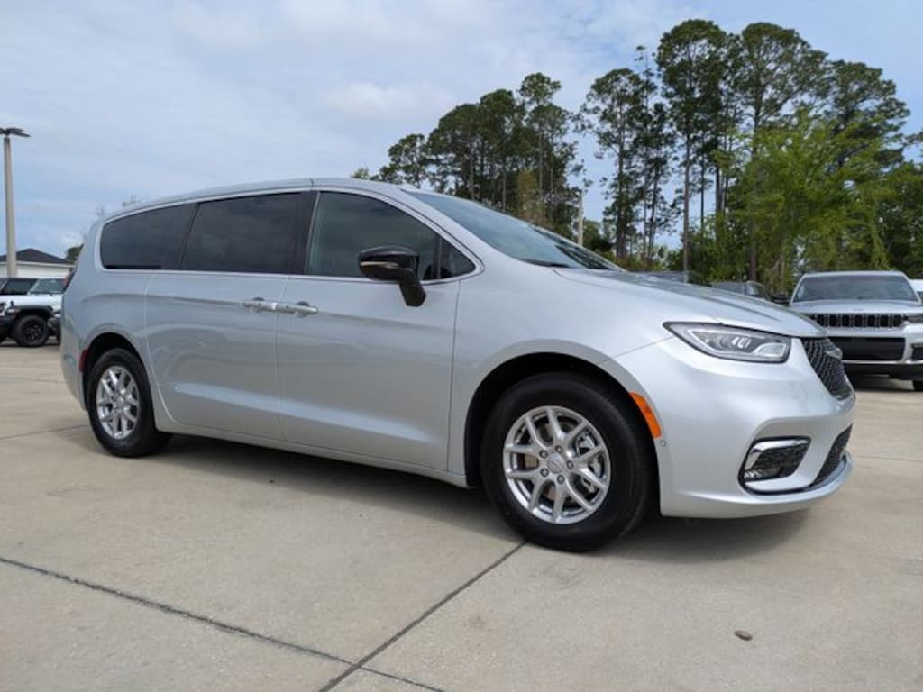 New 2026 Chrysler Pacifica Select Passenger Van