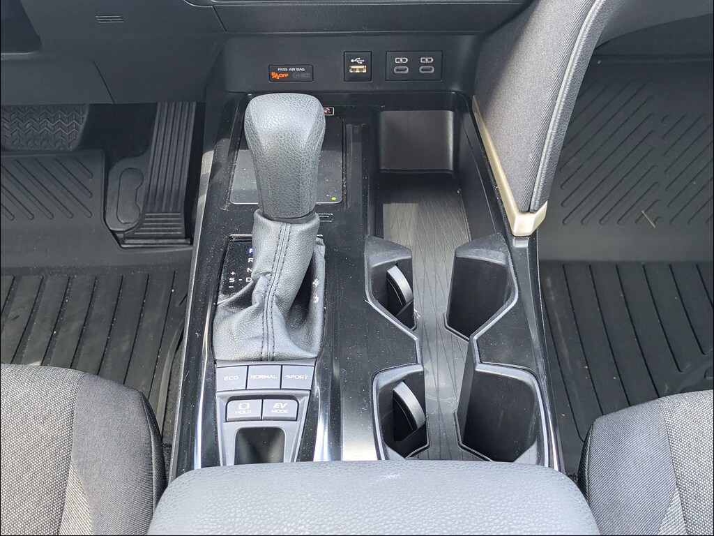 2025 Toyota Camry LE - Photo 18