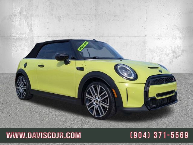 2022 MINI Convertible Cooper S's photo