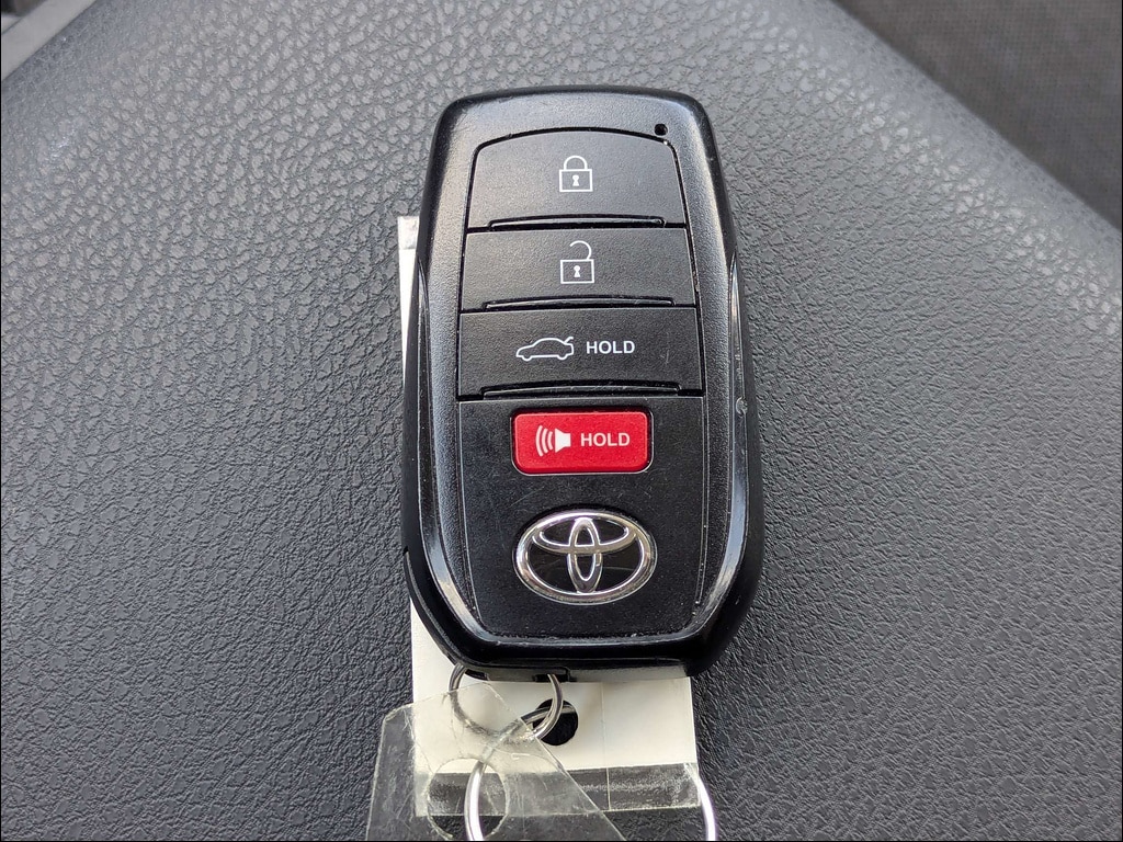 2025 Toyota Camry LE - Photo 30