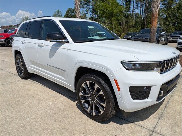 2025 Jeep Grand Cherokee Overland photo 2