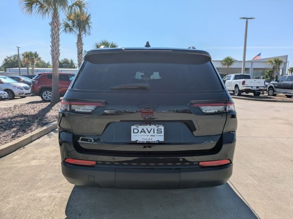 New 2025 Jeep Grand Cherokee L Laredo Sport Utility