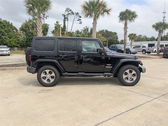 2017 Jeep Wrangler Unlimited Sahara photo 2