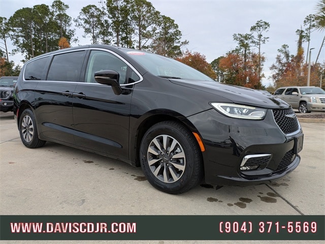 2024 Chrysler Pacifica PHEV Select