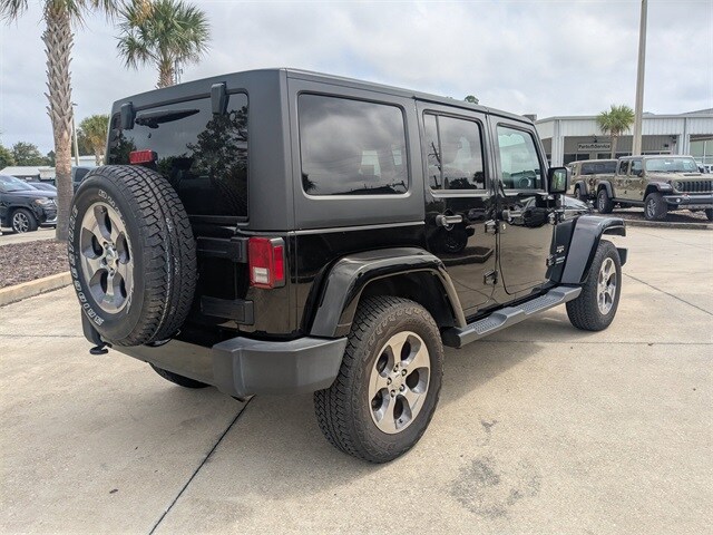 2017 Jeep Wrangler Unlimited Sahara photo 3