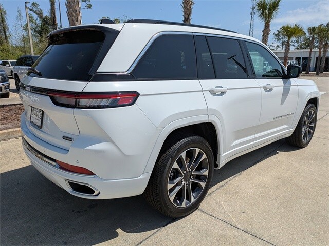 2025 Jeep Grand Cherokee Overland photo 4
