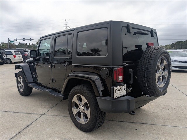 2017 Jeep Wrangler Unlimited Sahara photo 4