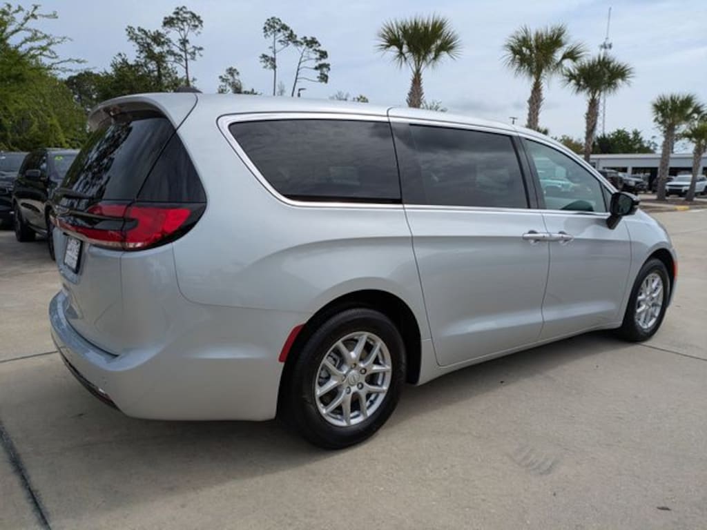 New 2026 Chrysler Pacifica Select Passenger Van