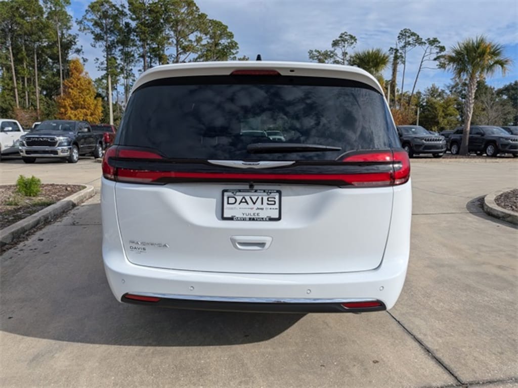 New 2026 Chrysler Pacifica Select Passenger Van