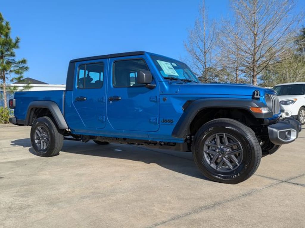 New 2026 Jeep Gladiator Sport Pickup