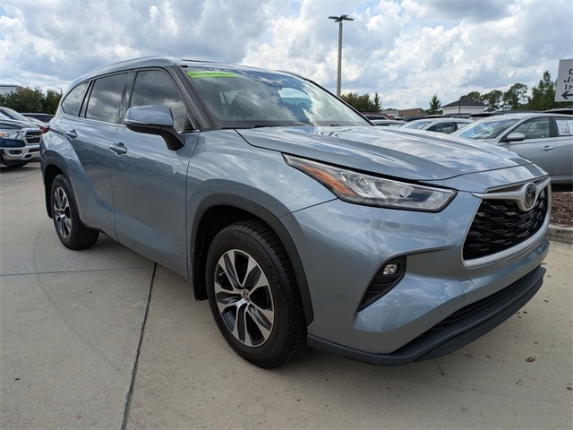 Used 2020 Toyota Highlander XLE with VIN 5TDGZRAH8LS025808 for sale in Yulee, FL