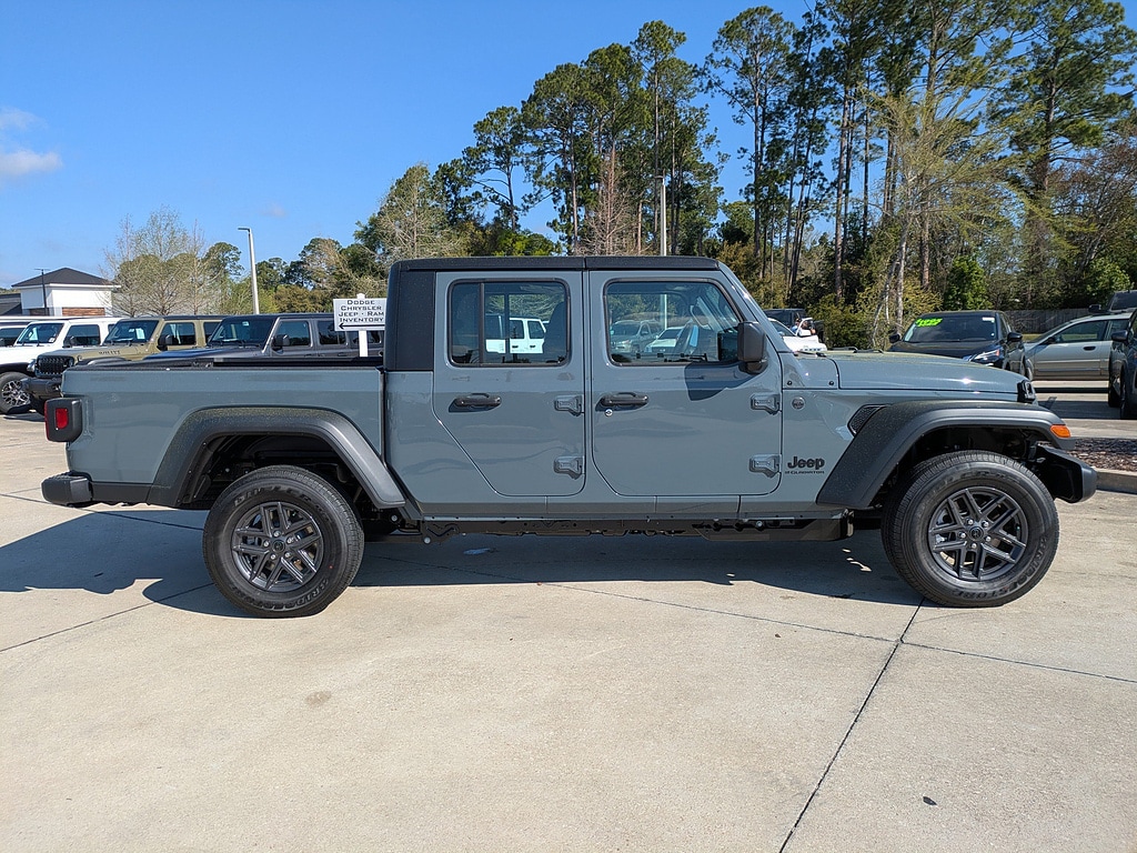 New 2026 Jeep Gladiator SPORT 4X4 Pickup