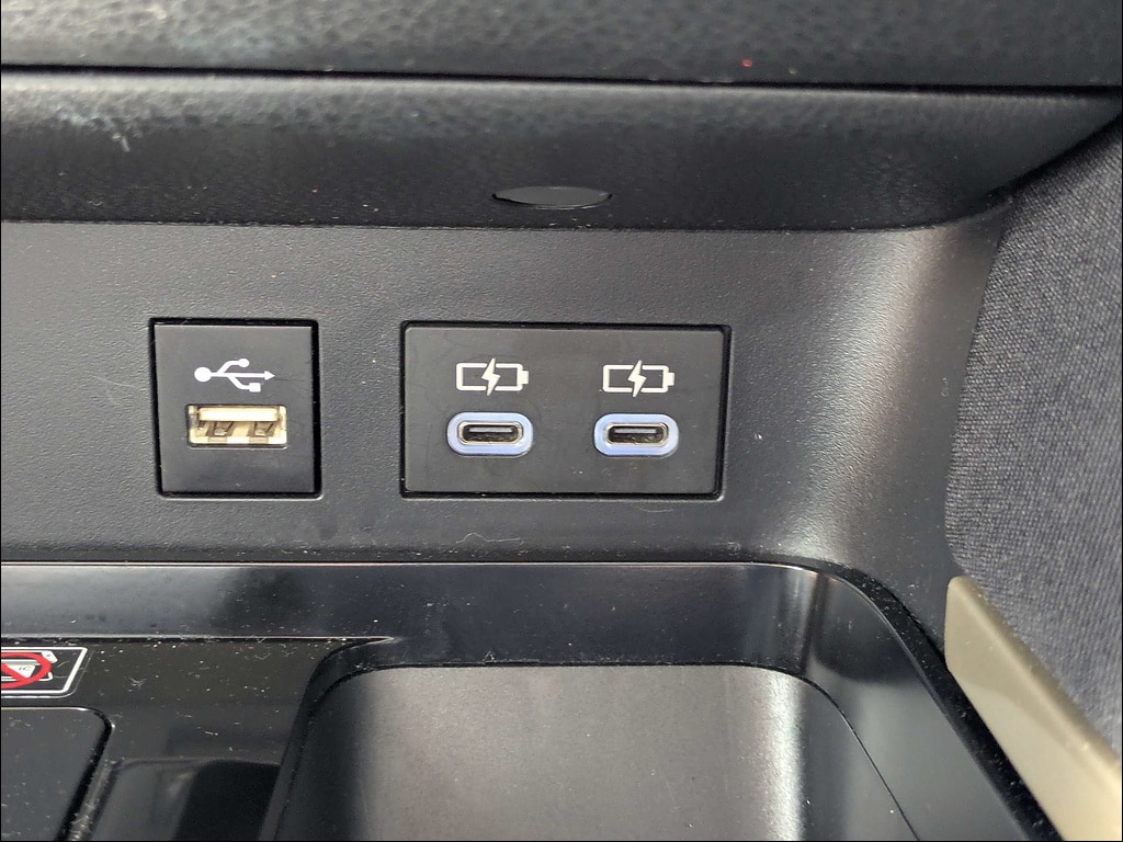 2025 Toyota Camry LE - Photo 21