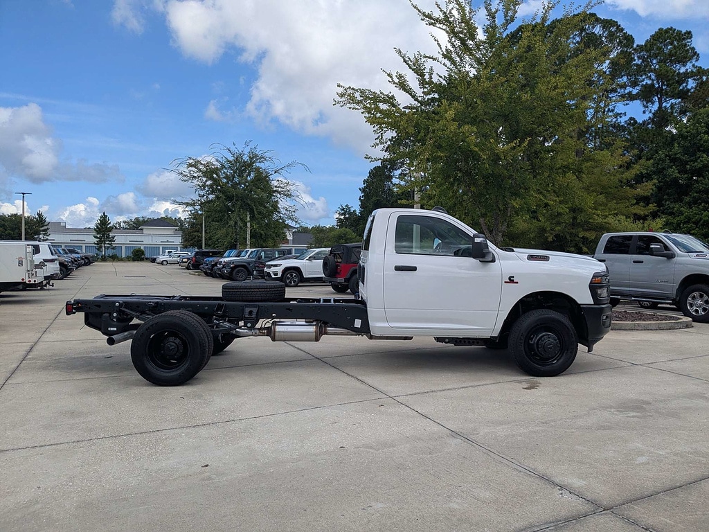 New 2026 Ram 3500 Chassis Cab Tradesman/Big Horn Pickup