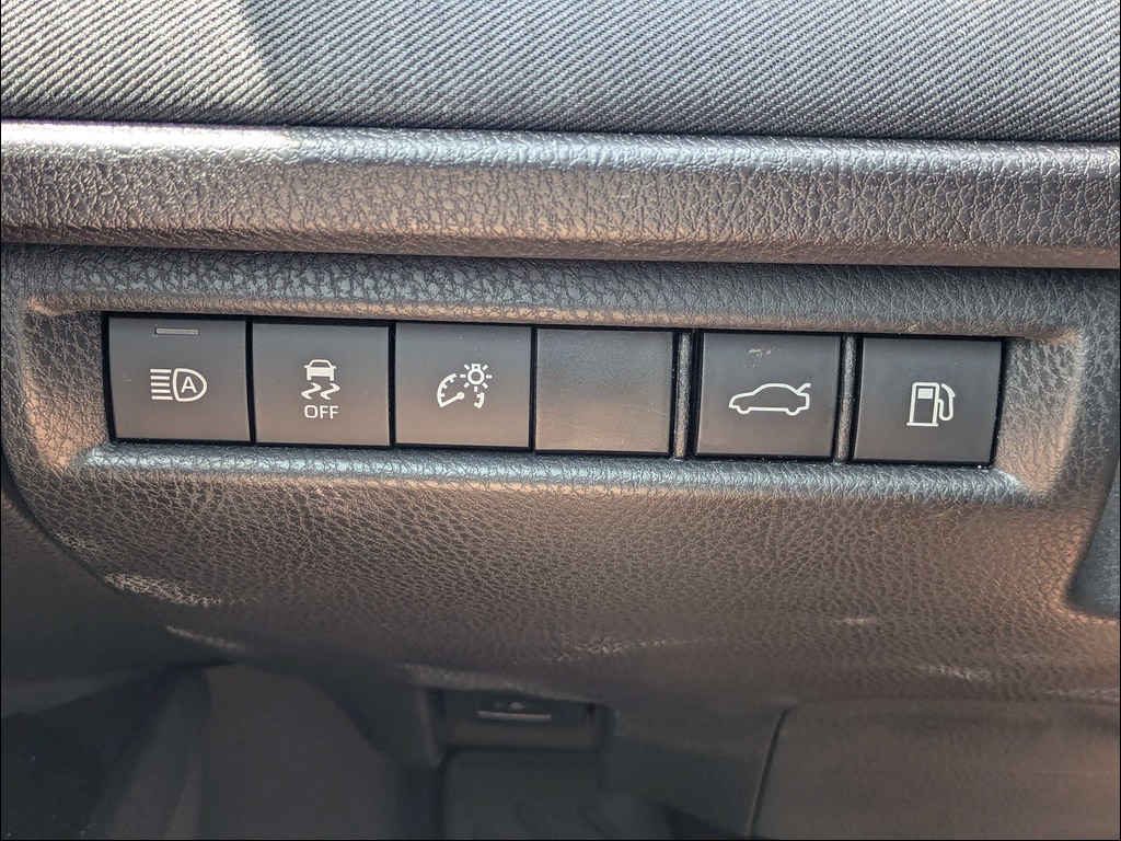 2025 Toyota Camry LE - Photo 23