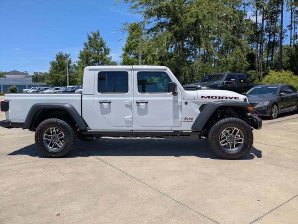 New 2026 Jeep Gladiator Mojave Pickup