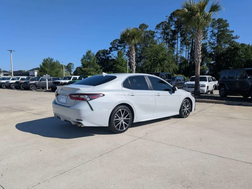 Used 2023 Toyota Camry SE Sedan